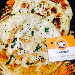 A picture of Garlic naan.