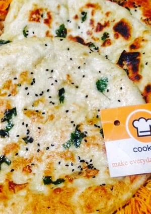 A picture of Garlic naan.