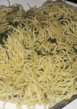Una foto de Pasta con espinaca 🍃