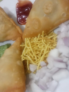 સમોસા(samosa recipe in Gujarati) રેસીપી મુખ્ય ફોટો