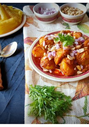 લસણિયા બટાકા ભૂંગળા (lasniya bataka bhungla recipe in Gujarati) રેસીપી મુખ્ય ફોટો