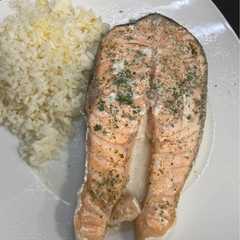 Una foto de Salmón marinado en papillote