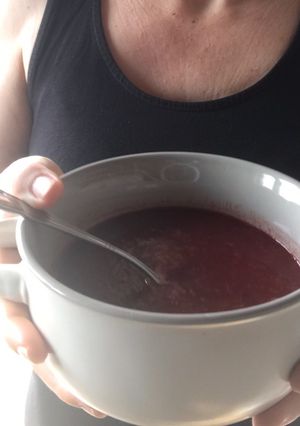 Céklaleves almával és gyömbérrel (vegán) recept fotója