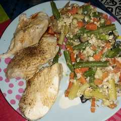 Una foto de Pollo con soja y verduritas revueltas con huevo