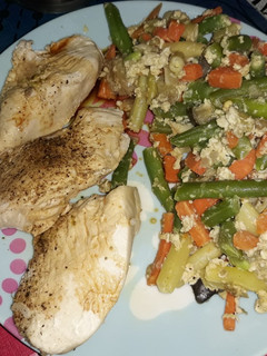 Una foto de Pollo con soja y verduritas revueltas con huevo