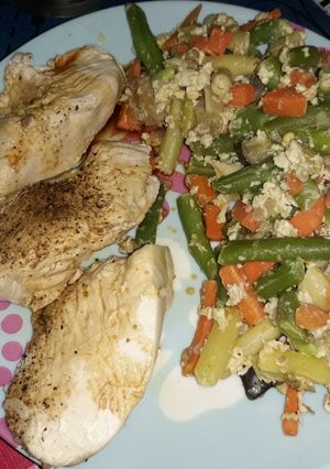 Una foto de Pollo con soja y verduritas revueltas con huevo