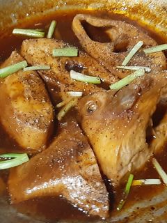 Hình của món Cá điêu hồng kho dầu hào.