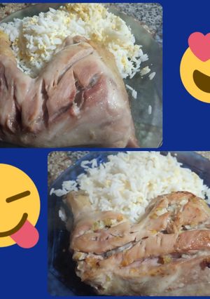 Una foto de Muslo de Pollo al Horno acompañado de arroz con huevo
