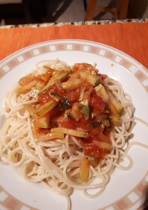 Una foto de Vermicelli al pomodoro y zucchini