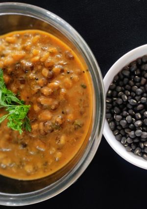 A picture of Sour black beans.