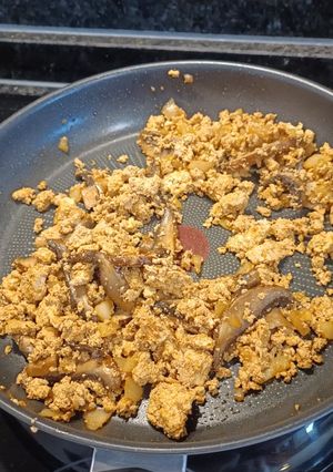 Foto de Tofu mexido com cogumelos