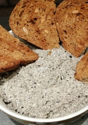 Olíva bogyós krém pirítósra recept fotója