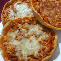 Una foto de Tarteleta / tarta de pollo y verduras