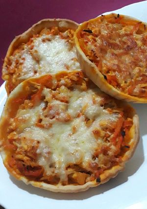 Una foto de Tarteleta / tarta de pollo y verduras