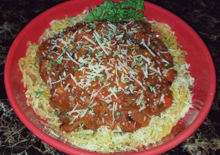 Mike's Spaghetti Squash & Red Vegetable Sauce Mike's Spaghetti Squash & Red Vegetable Sauce