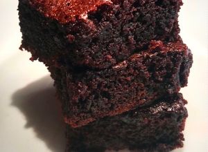 Una foto de Brownies de chocolate húmedos, chocolatosos y muy fáciles (mejores que Starbucks) Espresso brownies