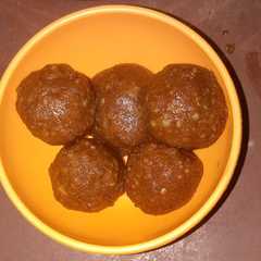 बेसन के लड्डू (Besan ke laddu recipe in hindi) রেসিপির প্রধান ছবি