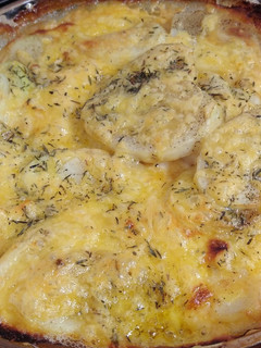Una foto de Papas gratinadas con cebolla caramelizada 😋
