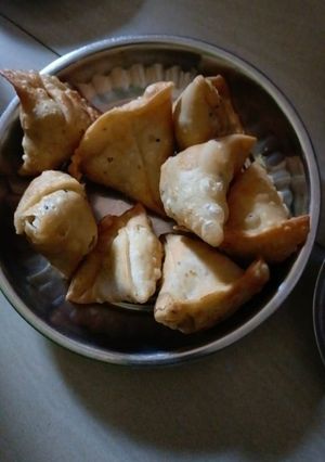 समोसे (samose recipe in Hindi) रेसिपी मुख्य फोटो