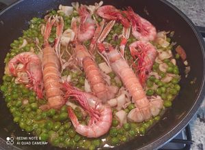 Foto principal de Guisantes con cigalas, gambas y chipirones