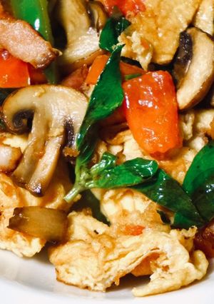 รูปของ ไข่เจียวเบคอนผัดไวน์ขาว