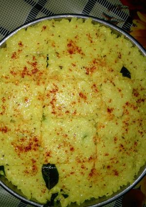A picture of Poha dhokla.