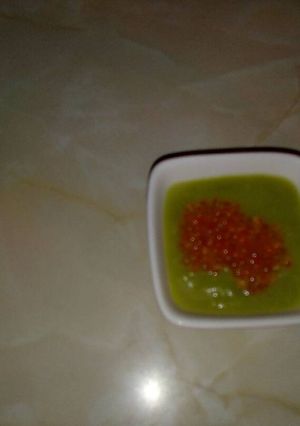Foto principal de Crema de espárragos con huevas de trucha 