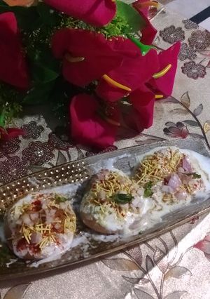 दही बड़ा चाट (dahi vada chaat recipe in Hindi) रेसिपी मुख्य फोटो