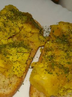 Una foto de Tostadas de tortilla