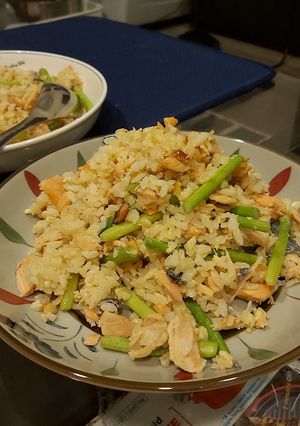 蘆筍鮭魚蛋炒飯 的食譜成品照片