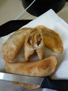 Una foto de Empanadillas con queso y carne molida