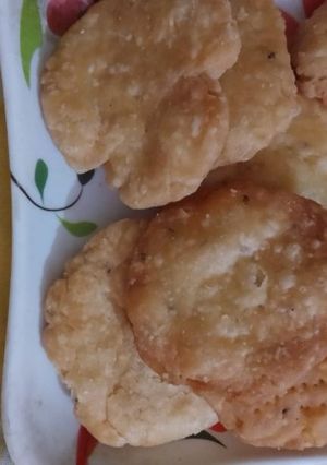 A picture of Mathri.