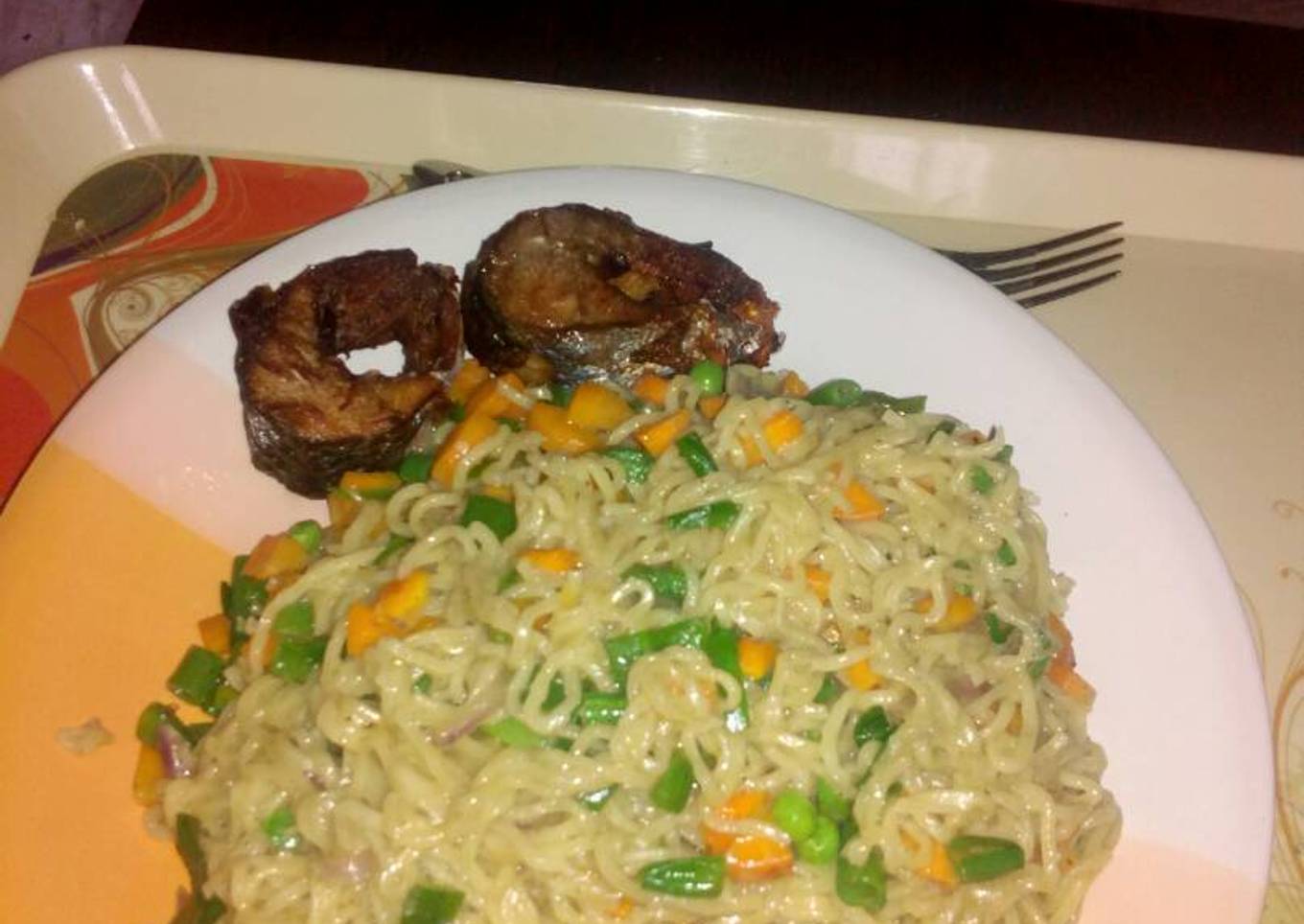 Indomine with carrots,Green peas and fish