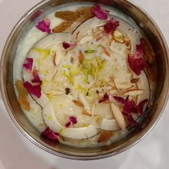 A picture of Kesar pista kheer.