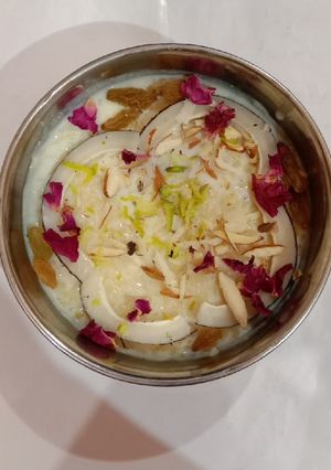 A picture of Kesar pista kheer.