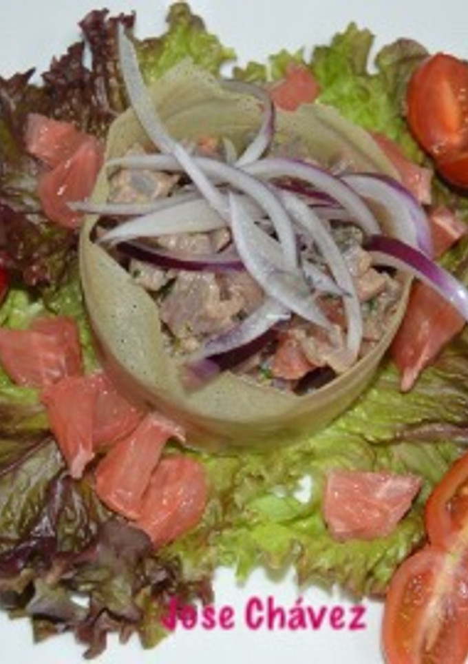 Una foto de Ceviche de lomo de bonito con pomelos