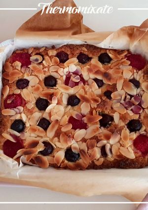 Foto principal de Blondie con almendras y frutos rojos con Thermomix