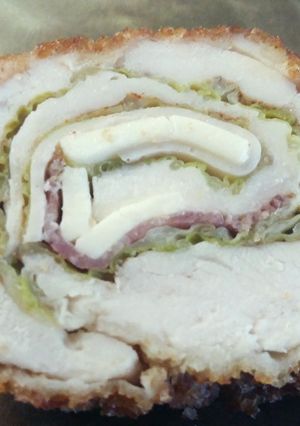 Kelkáposztás-sajtos csirkemell csiga recept fotója