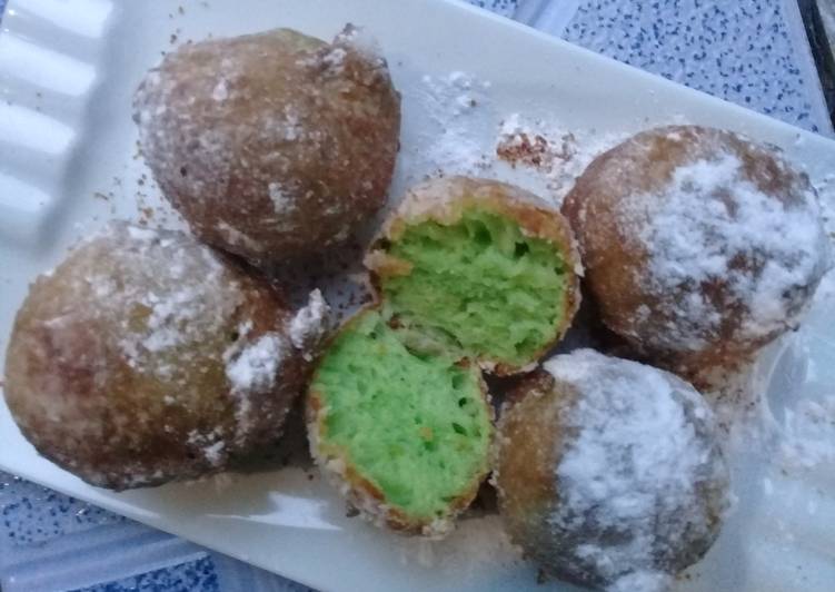 Oliebollen kentang pandan