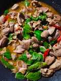 ผัดกระเพราเครื่องในไก่คีโต