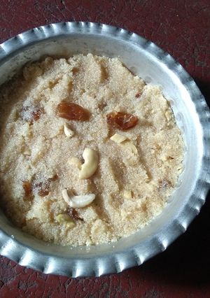 A picture of Sooji mohan bhog.