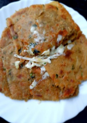 A picture of Multigrain flour cheese paratha.