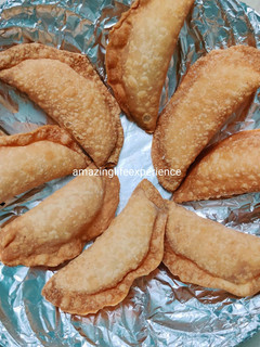 இனிப்பு சோமாஸ் (Inippu somas recipe in tamil) செய்முறை முக்கிய புகைப்படம்