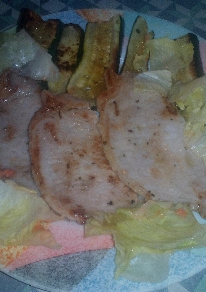 Una foto de Lomo con calabacín a la plancha