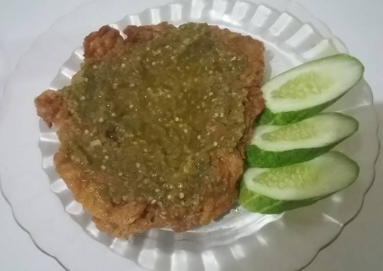 Telur geprek sambal ijo