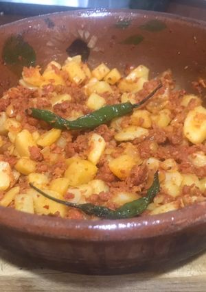 Una foto de Papas con chorizo