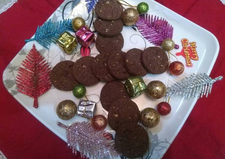 Recipe of Ultimate Dark Chocolate and Nuts Cookies