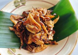 Nấm bào ngư xào mật ong sả ớt