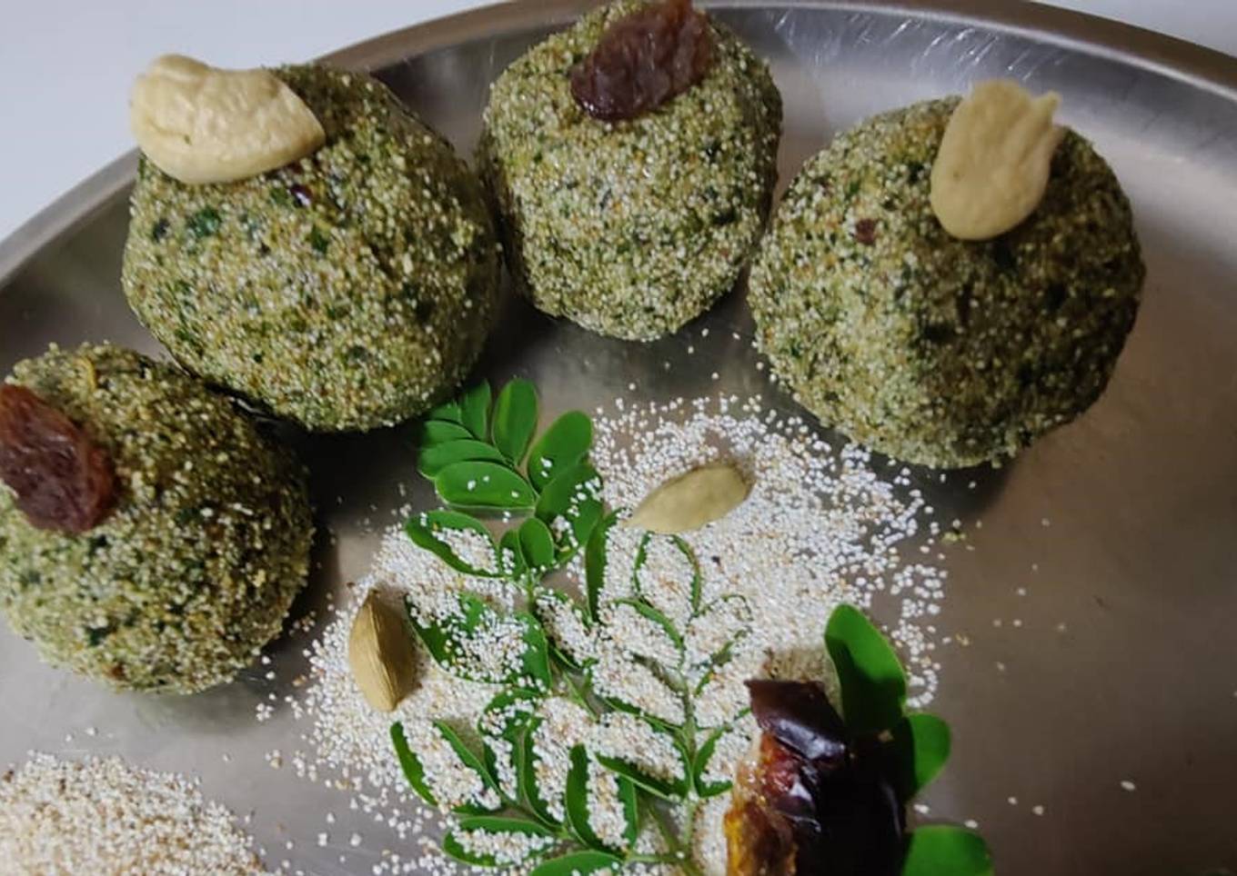 Drumstick leaves Sooji/Rava Laddu