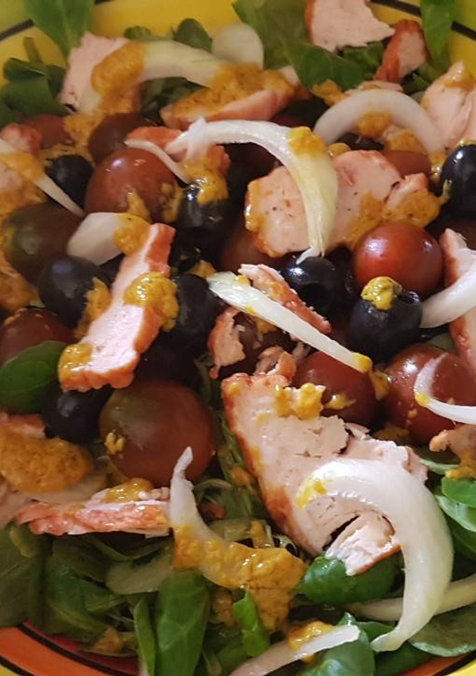 Una foto de Ensalada de pollo